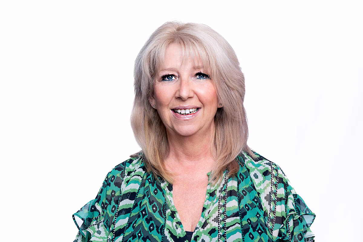 Corporate headshot photographer producing a polished portrait for LinkedIn and corporate websites